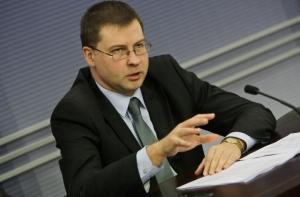 Правительство Латвии будет ждать решение Литвы по банку Snoras