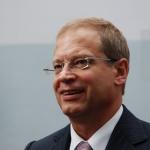 Америкс посоветовал Шлесерсу сосредоточиться на бизнесе