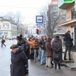 Возле филиалов Krājbanka с раннего утра стоят очереди