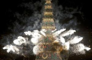 Самая большая в мире плавучая елка зажгла огни в Рио-де-Жанейро