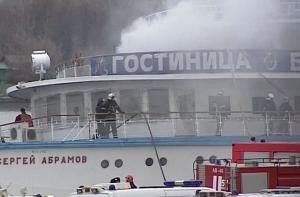 Моторист сгоревшего в Москве судна мог остаться в закрытой каюте
