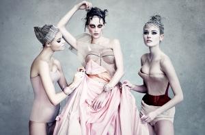 В декабре выйдет уникальный фотоальбом про дом моды Christian Dior
