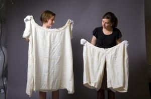 Панталоны британской королевы продали за 15 тысяч долларов