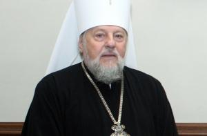Митрополит Александр подарил солдатам православные молитвенники