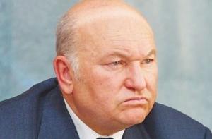 Юрий Лужков вернулся из-за рубежа в Москву