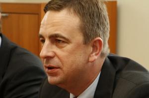 Министр сообщения осторожно говорит об увольнениях