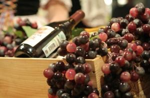 В Латвии сегодня празднуют прибытие вина Beaujolais Nouveau