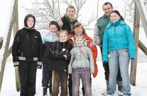 В приемных семьях смогут жить не больше 6 детей