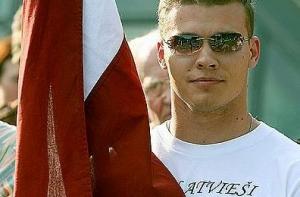 Латвийских школьников научат патриотизму