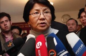 Роза Отунбаева сложила полномочия президента Киргизии