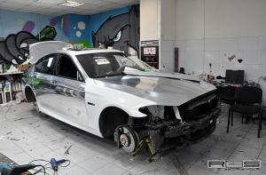 BMW оделась в зеленый хром