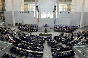 Парламент Германии не доверяет Меркель