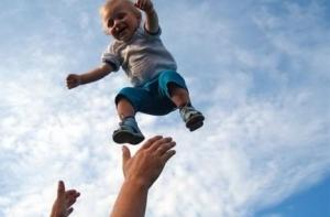 Латвия за год потеряла 23 000 человек