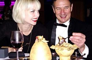 Продавец бриллиантов купил самый дорогой десерт в мире