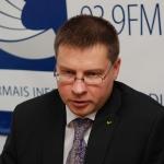 Домбровскис обсудит улучшение надзора за банками