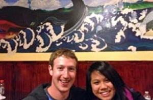 Создатель Facebook пал жертвой собственного сайта: рассекречены его личные фото