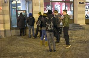 Swedbank просит не верить слухам: банк работает в обычном режиме (ФОТО; ВИДЕО)