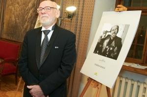 Рижский бомонд одарили календарями