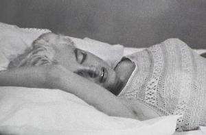 Обручальное кольцо Мэрилин Монро продали за полмиллиона долларов