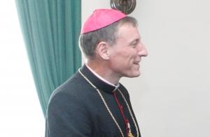 Архиепископ сравнил эмигрантов с бездомными