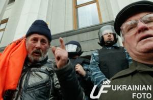 Украинские чернобыльцы отказались от своих наград