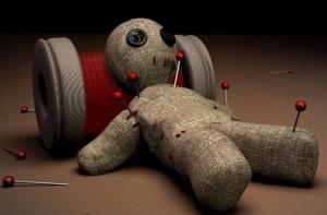 Подростки в центре Риги измывались над куклами