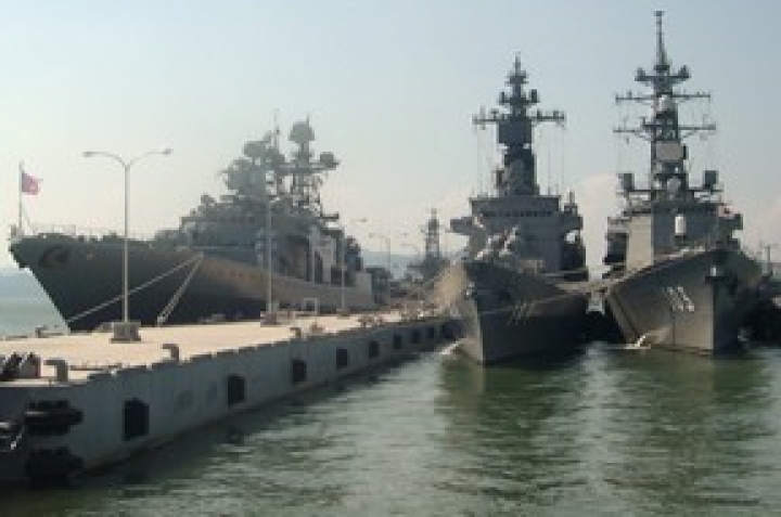 Российские военные корабли вошли в Сирийский порт