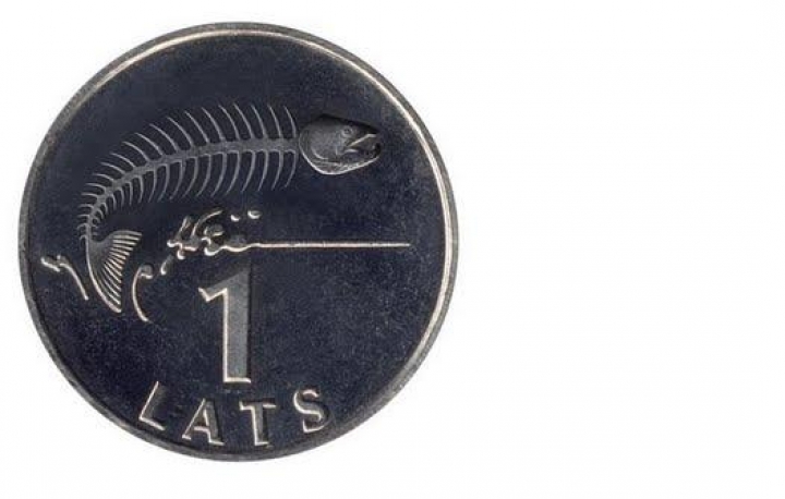 Экономист: Латвии необходимо девальвировать лат