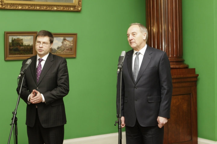 Премьер и президент учтут критику в адрес их новогодних речей