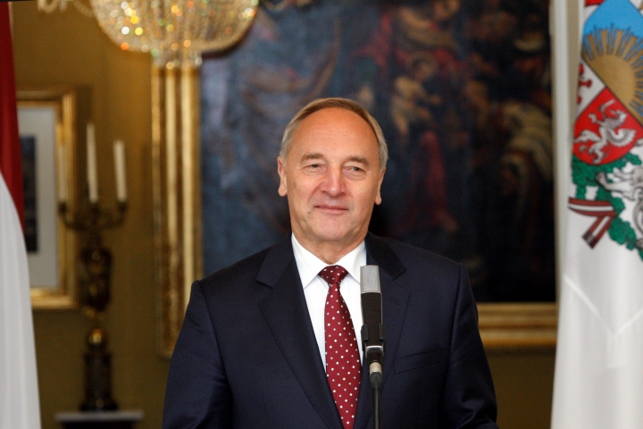 Референдум о языке: у президента не было выбора