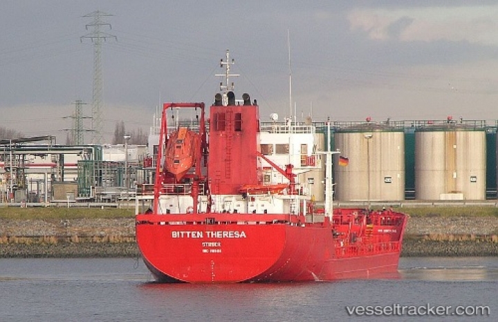 В Рижском порту произошла утечка масла