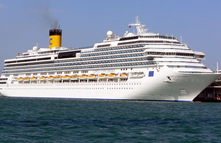 Поисковые работы на Costa Concordia приостановлены