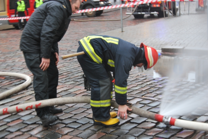 Из горящей квартиры спасли 3-х летнего ребенка и двух женщин