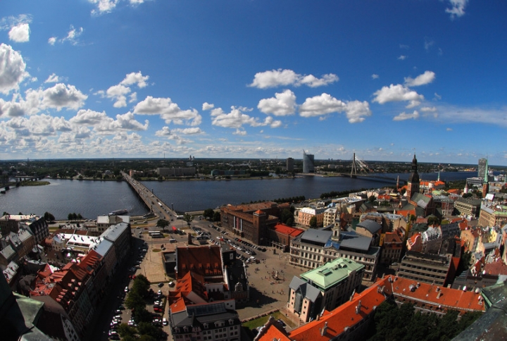 Arco Real Estate: цены на недвижимость в 2011 году упали на 7%