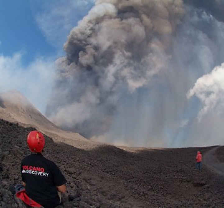 На Сицилии начал извергаться вулкан Этна