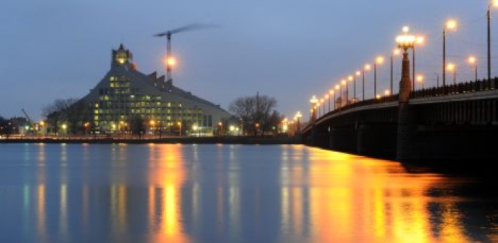 Строители «Замка света» требуют перерасчета