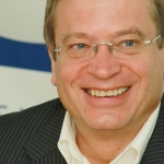 Америкс основал организацию «Честь служить Риге»