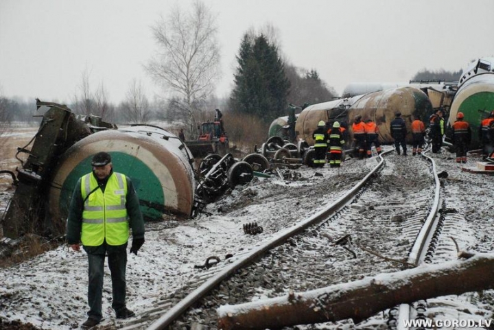 Закончен вывоз поврежденных цистерн с места аварии
