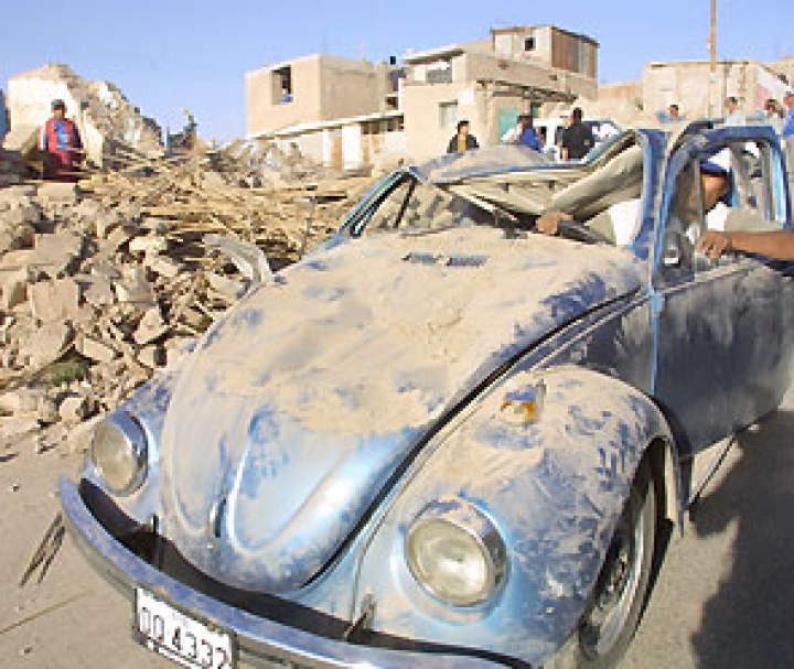 Землетрясение в Перу завалило сотни людей