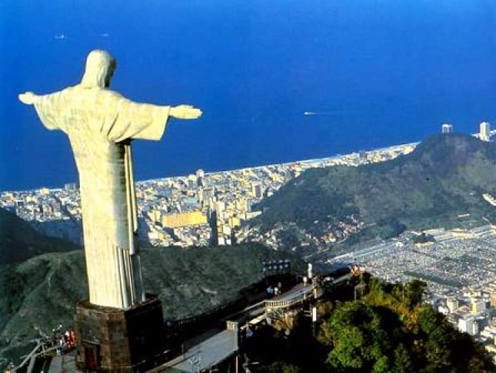 При обрушении зданий в Рио-де-Жанейро погибли шесть человек