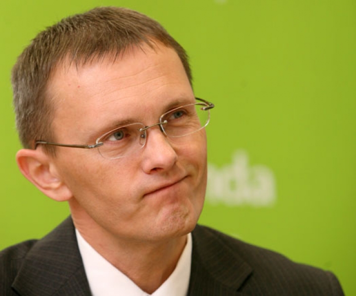 Министр финансов собирается покинуть страну