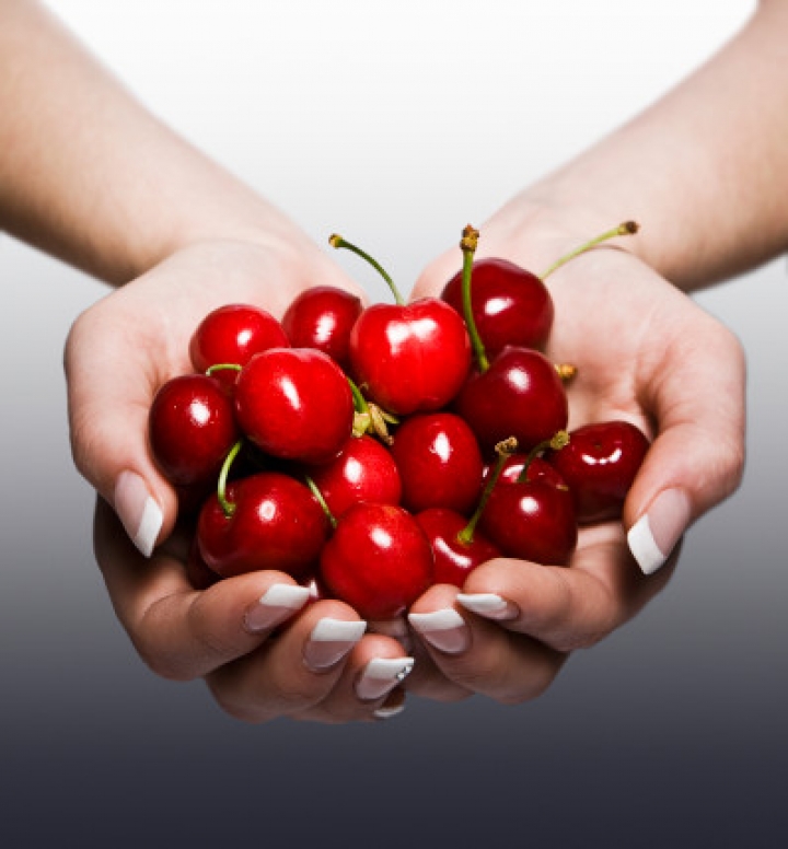 Латвийцы пытаются лечить ОРЗ фруктами