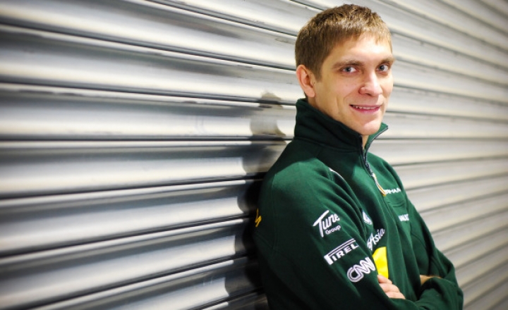 Виталий Петров стал пилотом Caterham