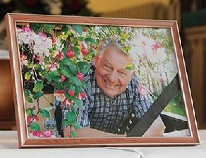 Сотни людей простились с генералом Блонскисом