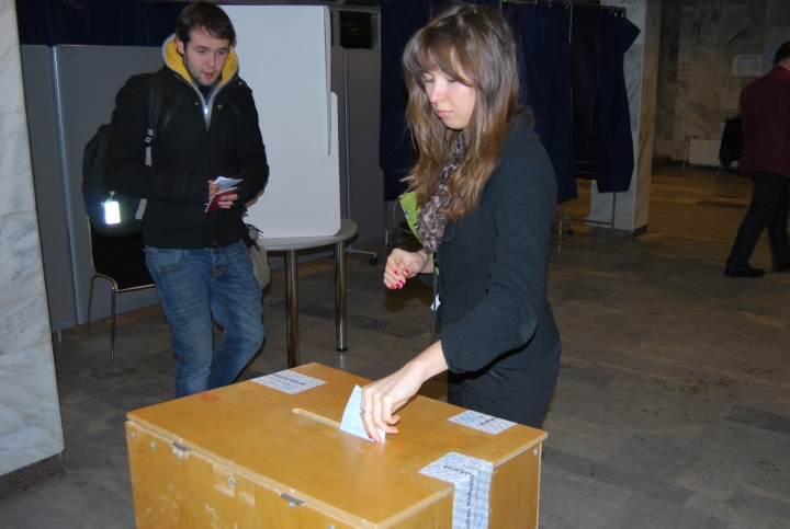 Референдум: люди собирались еще до 7 утра