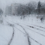 Во вторник будет облачно и ветрено, на дорогах - гололед