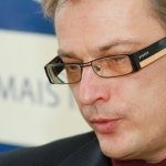 Титавс: политики любят «почесать языками по поводу интеграции»