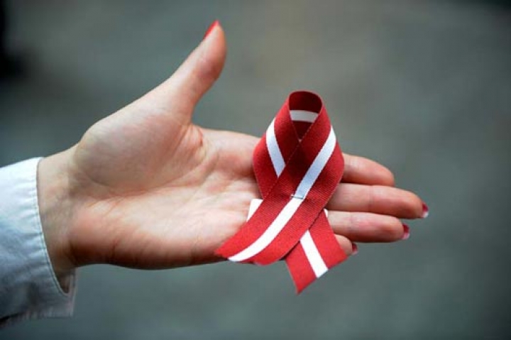 Защитников латышского языка призывают пометить одежду ленточками