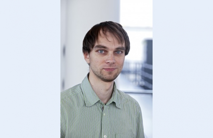 Биолог: нужно помочь русским уехать из Латвии