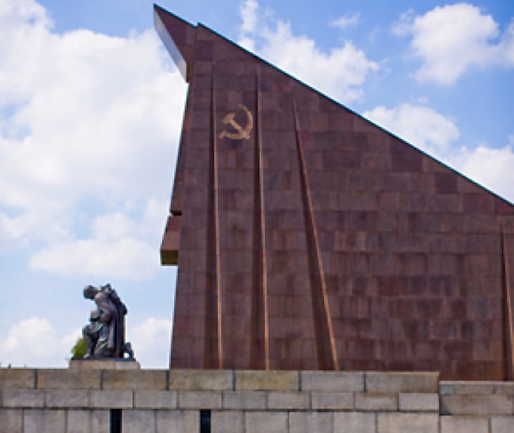 Грузия сносит еще один памятник ВОВ